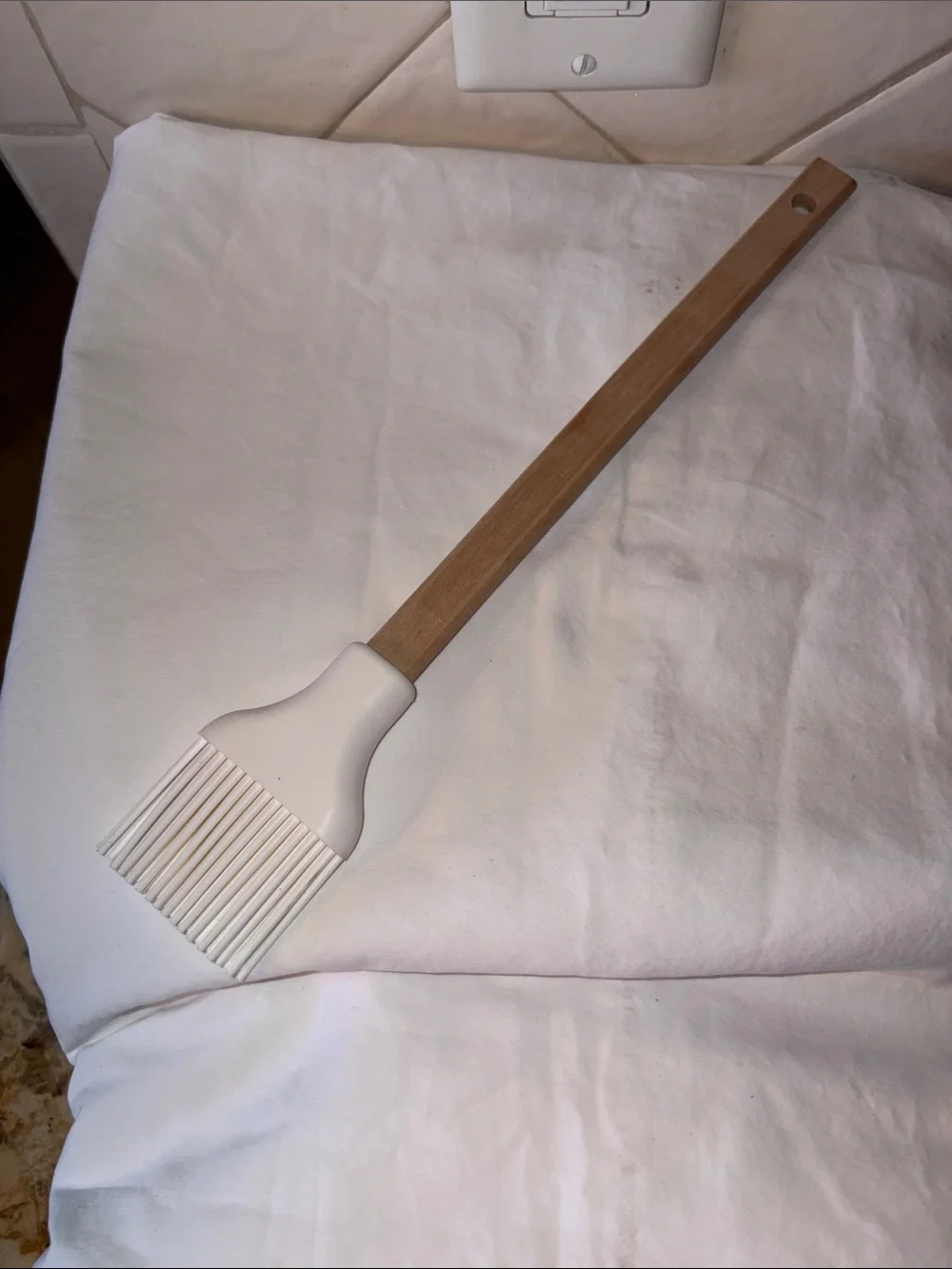 new Le Creuset France pastry brush basting small silicone cooking utensil white